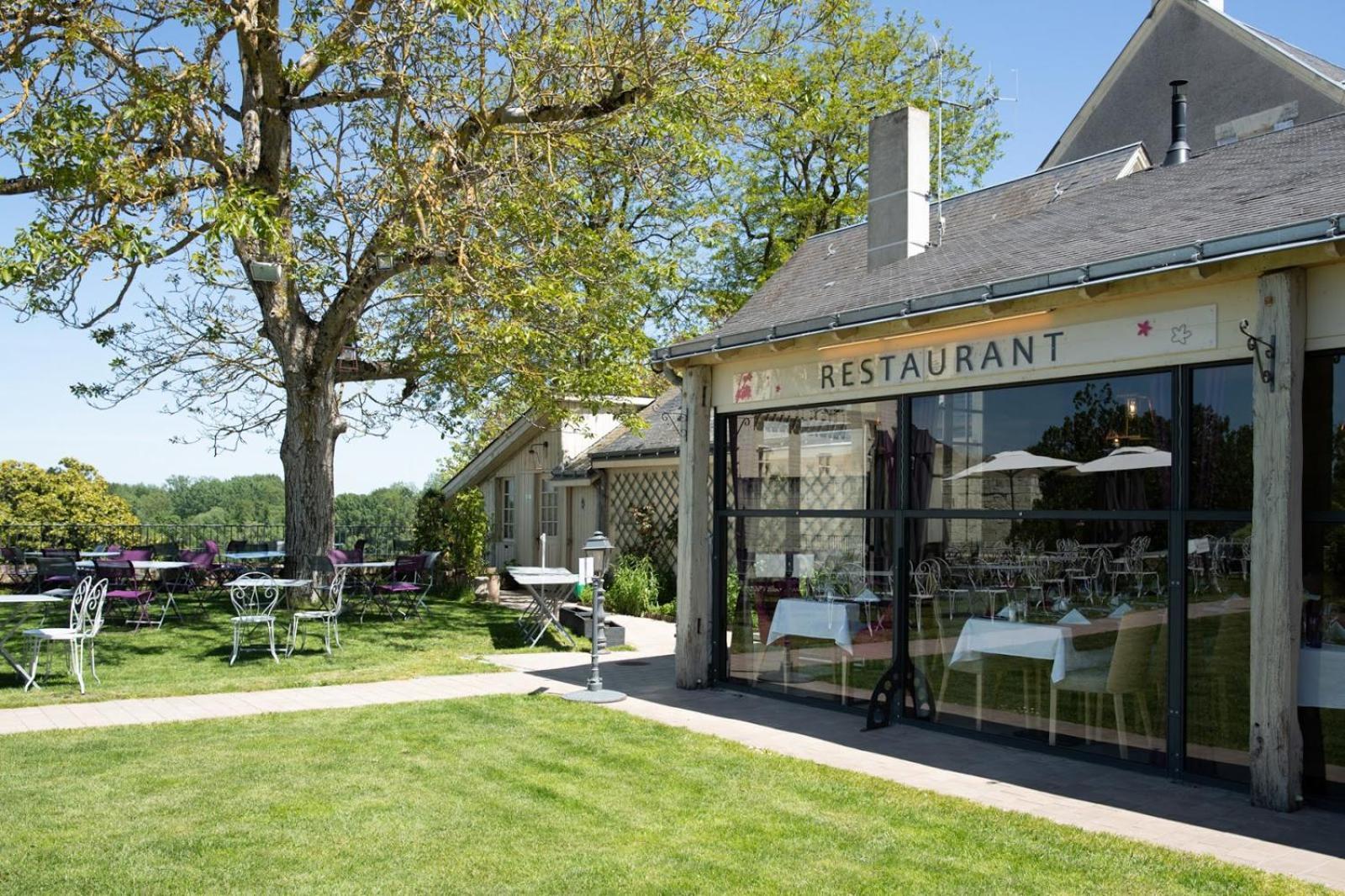 Logis Hotel Le Bussy Montsoreau Exterior photo