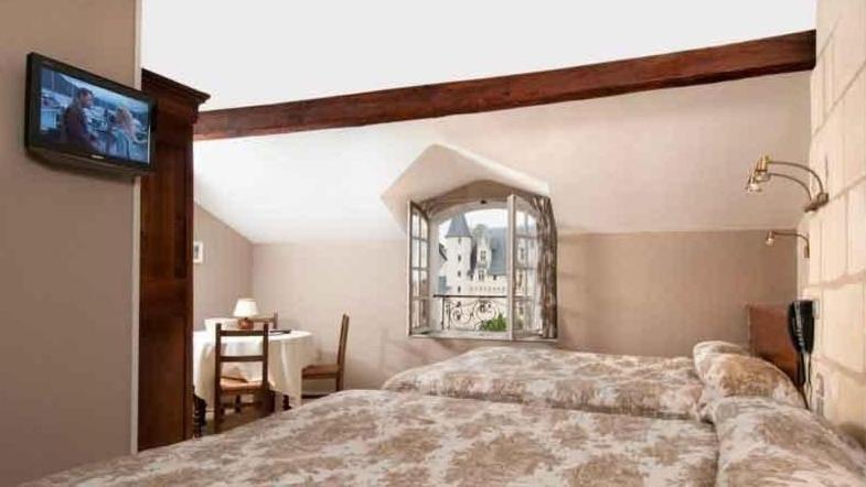 Logis Hotel Le Bussy Montsoreau Exterior photo