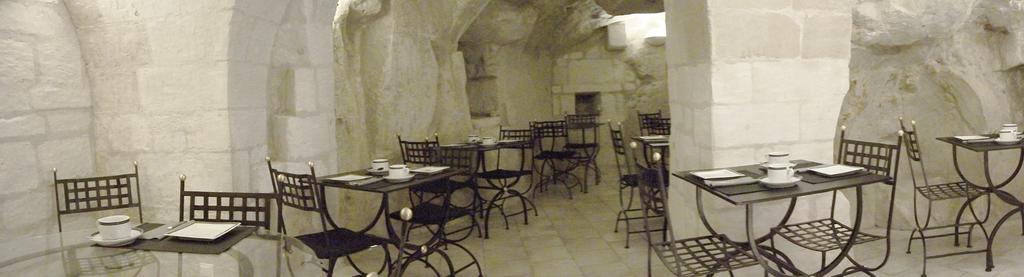 Logis Hotel Le Bussy Montsoreau Exterior photo