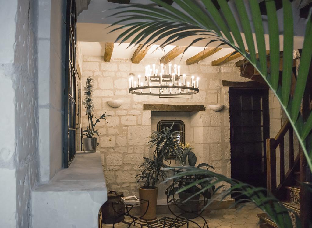 Logis Hotel Le Bussy Montsoreau Exterior photo