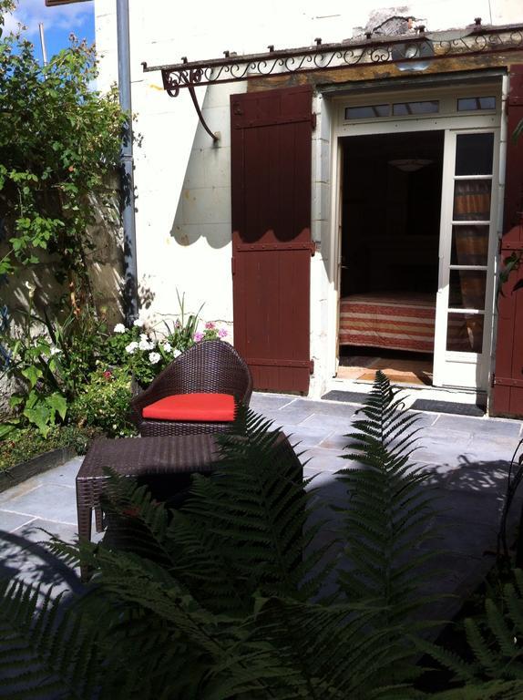Logis Hotel Le Bussy Montsoreau Exterior photo