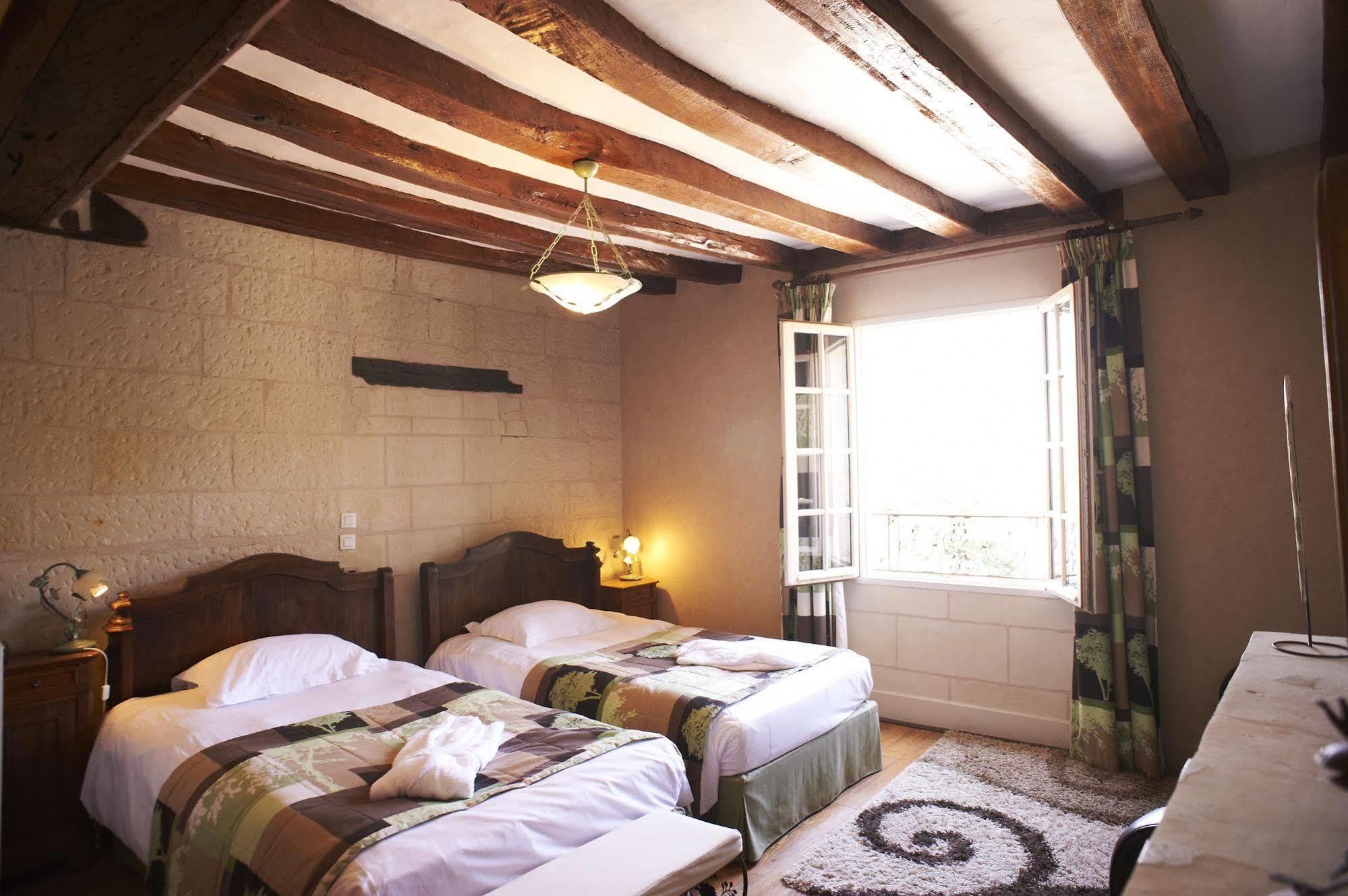 Logis Hotel Le Bussy Montsoreau Exterior photo