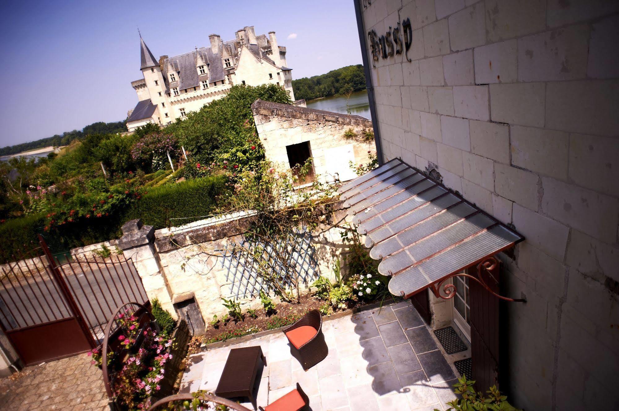 Logis Hotel Le Bussy Montsoreau Exterior photo